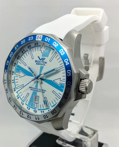 Radio Vostok Europe Generation-1 con esfera azul y blanca 2426/225A270 **RARO**