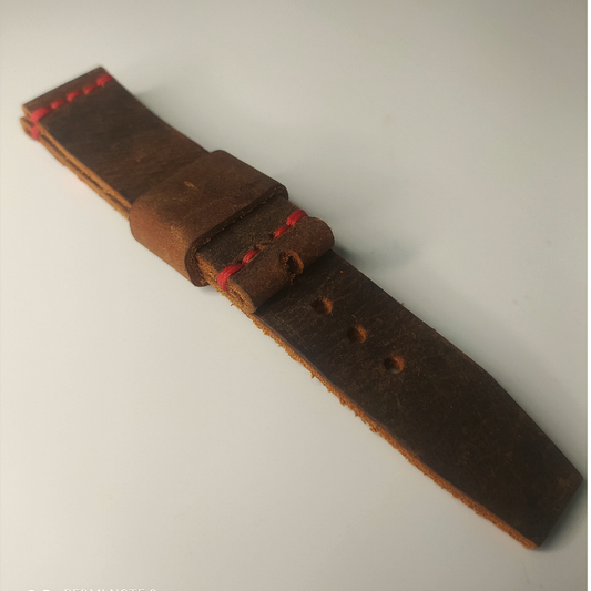 Muñequera 20 mm marrón oscuro envejecido con pespuntes rojos